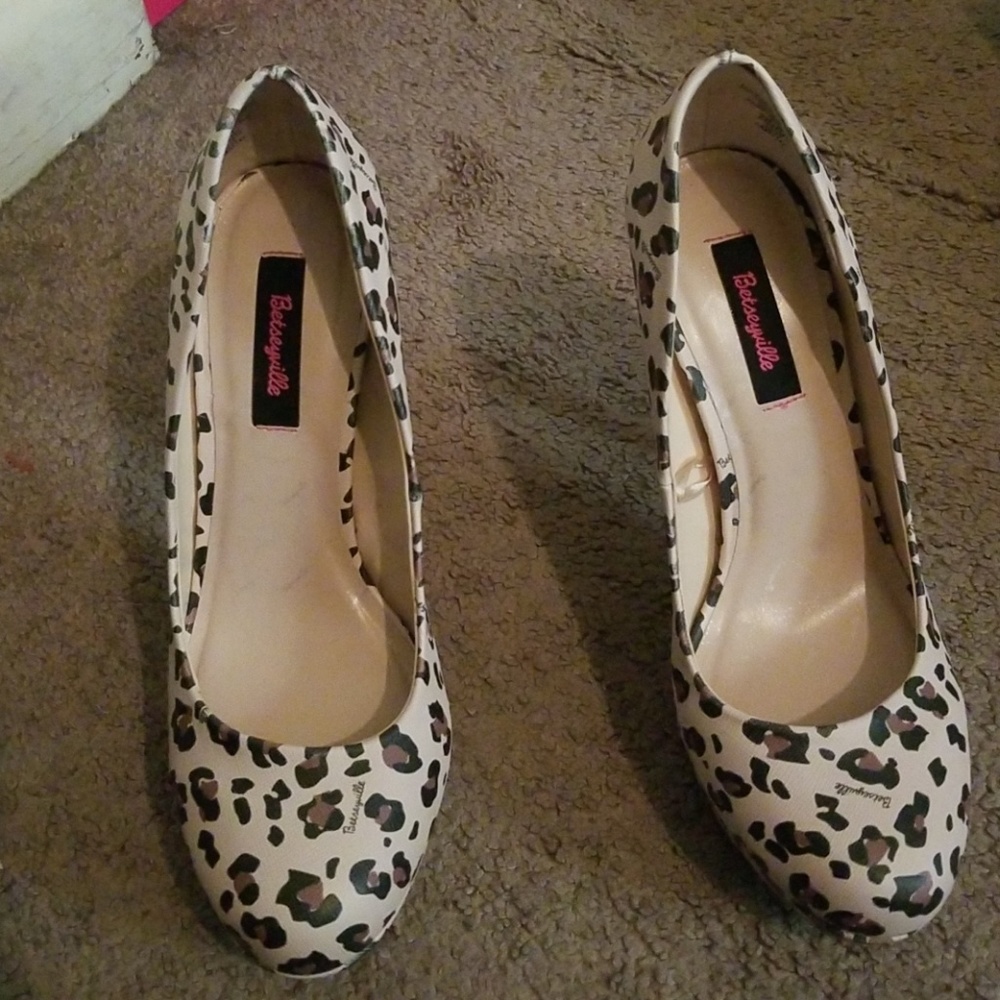 Betsy Jhonson Heels EUC😍